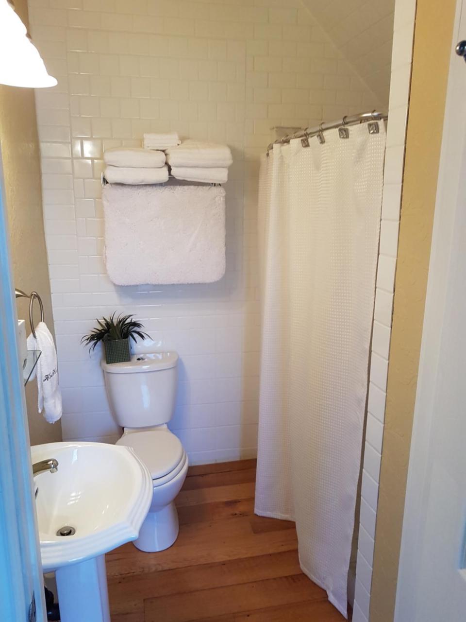 Hellemsfield Inn & Bed And Breakfast Kingsville Εξωτερικό φωτογραφία